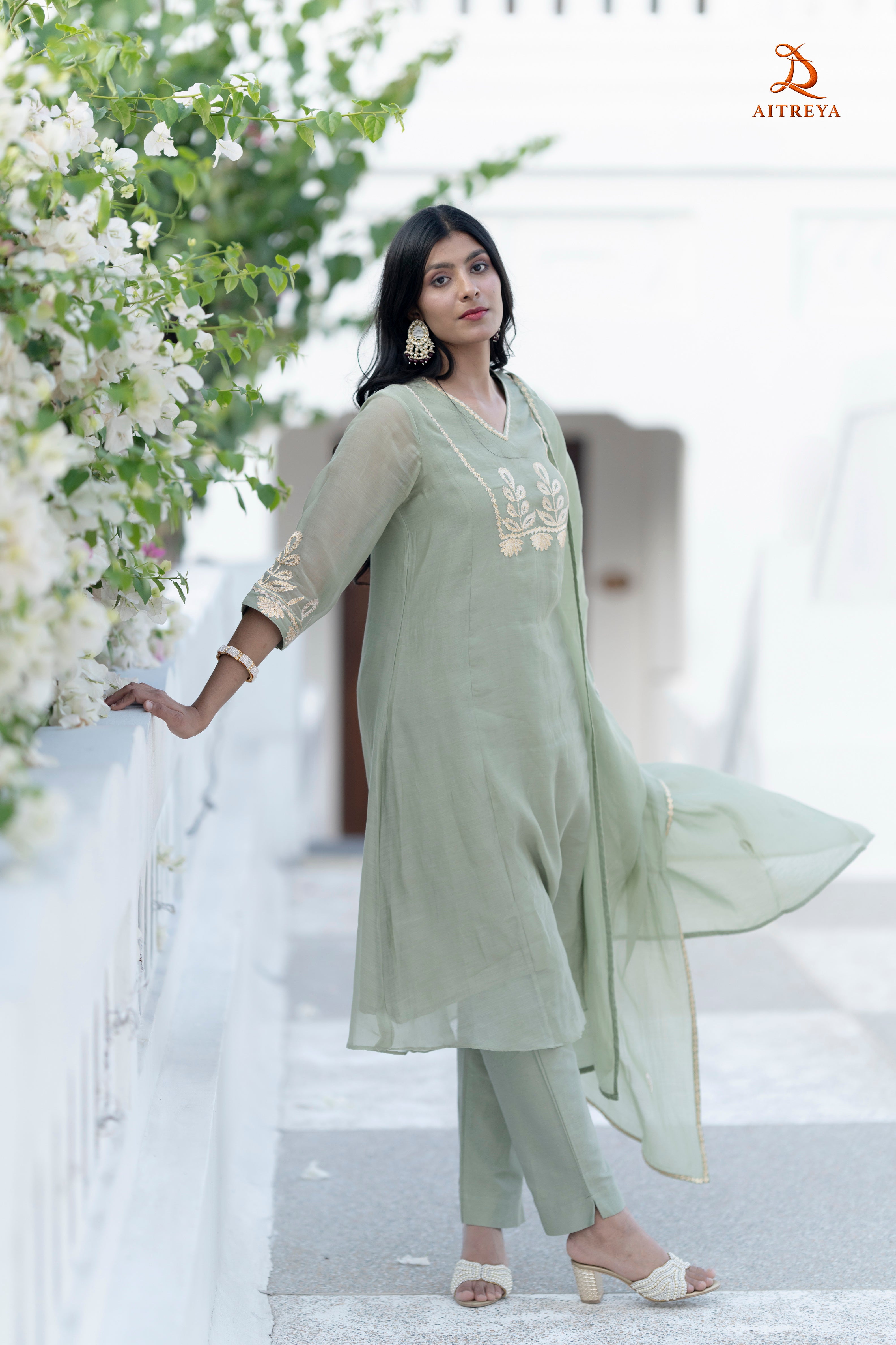 Maru Mehfil Leher Set