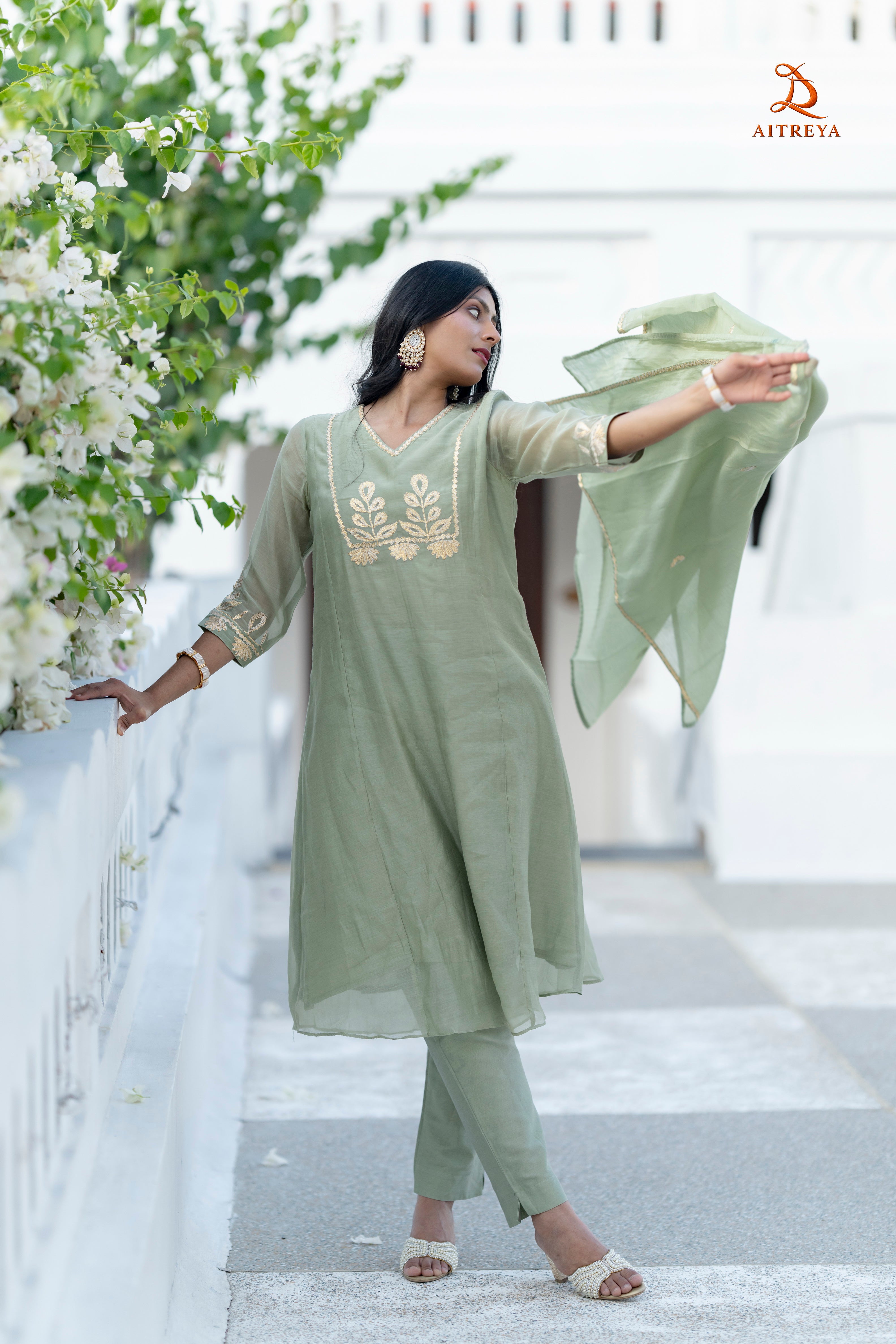 Maru Mehfil Leher Set